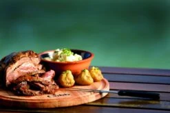 Cobb Pro Houtskoolbarbecue - Zalmrood -Outdoor Camping Winkel 1267 1900 250y8439 1 1